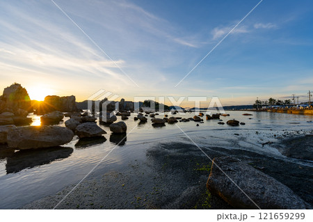 和歌山県　串本からの朝日の風景(2024年12月) 121659299