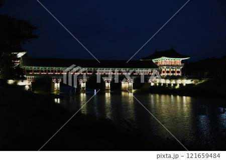 韓国慶州、夜の月精橋 121659484