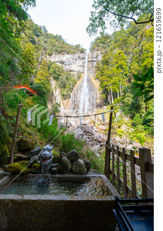 和歌山県　那智の滝の風景(2024年12月) 121659699