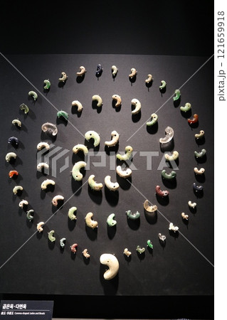 韓国慶州博物館、新羅時代の出土品 121659918