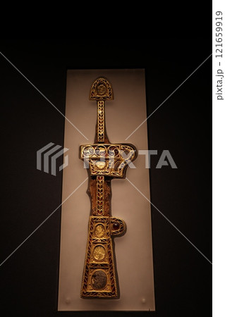韓国慶州博物館、新羅古墳の出土品 121659919