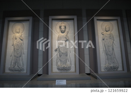 韓国慶州、慶州博物館、新羅の石仏 121659922