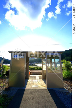 小箱のような井原市駅 小箱のような井原市駅 121660053
