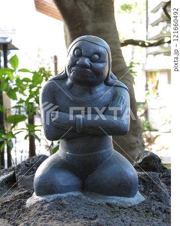 鎌倉市の成就院にある文覚上人荒行像 鎌倉市の成就院にある文覚上人荒行像 121660492