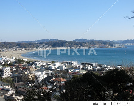 鎌倉・長谷寺の眺望散策路からの眺め（由比ヶ浜・材木座海岸・逗子マリーナなど） 121661179