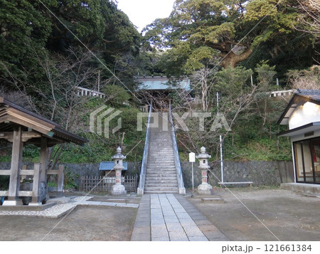 鎌倉市の甘縄神明宮(社殿・北条時宗公産湯の井) 鎌倉市の甘縄神明宮(社殿・北条時宗公産湯の井) 121661384