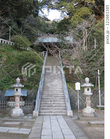 鎌倉市の甘縄神明宮(社殿・北条時宗公産湯の井) 鎌倉市の甘縄神明宮(社殿・北条時宗公産湯の井) 121661385