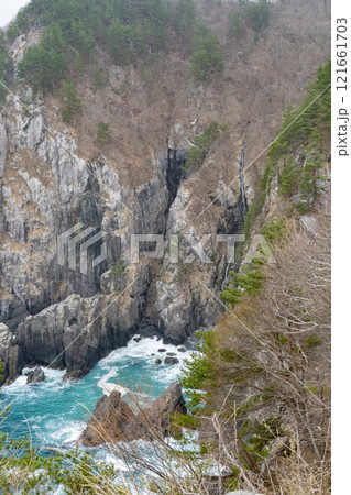 岩手 三陸 アンモ浦展望台から見たアンモ浦の滝 岩手 三陸 アンモ浦展望台から見たアンモ浦の滝 121661703