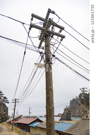 岩手 三陸 机浜番屋群の木製電柱 岩手 三陸 机浜番屋群の木製電柱 121661730