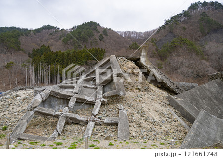 岩手 三陸 震災遺構 明戸海岸防潮堤 岩手 三陸 震災遺構 明戸海岸防潮堤 121661748