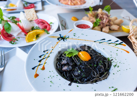 イタリアで食べたイカ墨パスタ 121662200