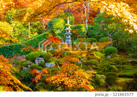 【京都風景】三千院　大原の里の紅葉は心にしみる秋色 121663577