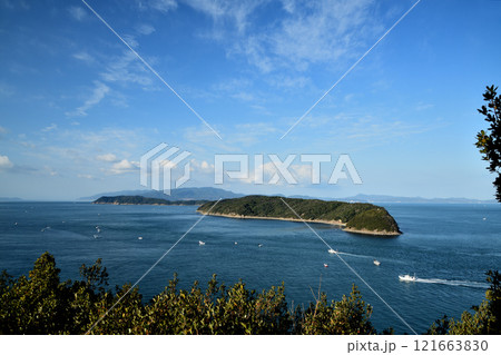 深山砲台跡から友ヶ島を望む(手前から地ノ島、沖ノ島、その向こうが淡路島)　【和歌山県和歌山市】 121663830