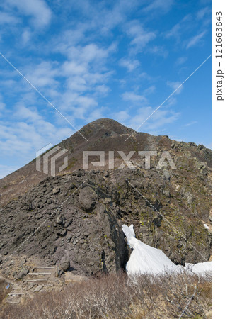 青森県、岩木山山頂への道 青森県、岩木山山頂への道 121663843