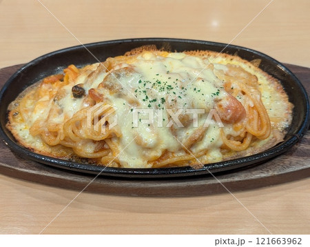 チーズのせ焼きパスタ 121663962