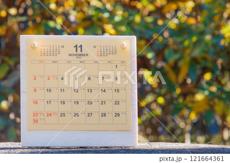 11月のカレンダー　2025年 121664361