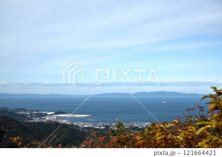泉南飯盛山山頂から大阪湾、淡路島をを望む 【大阪府泉南郡岬町】 泉南飯盛山山頂から大阪湾、淡路島をを望む 【大阪府泉南郡岬町】 121664421