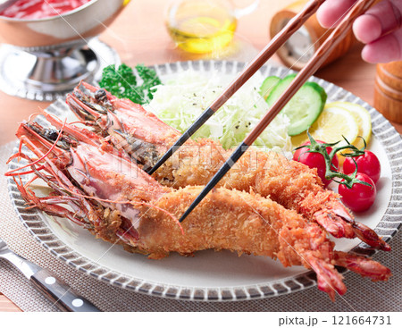 シータイガーの海老フライ 天然ならではの締まった身質と風味、濃厚な旨味が特徴 121664731