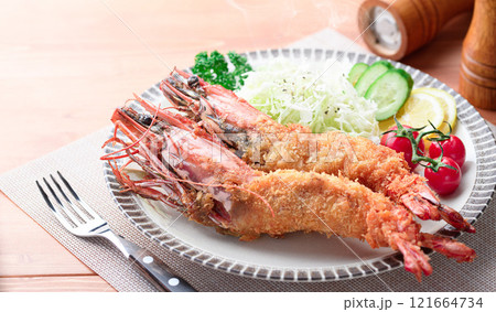 シータイガーの海老フライ 天然ならではの締まった身質と風味、濃厚な旨味が特徴 121664734