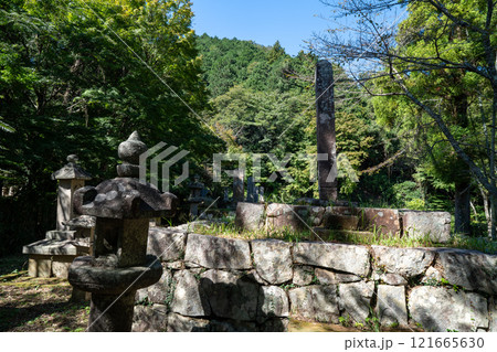 津和野藩主亀井家墓所の風景1　島根県鹿足郡津和野町 121665630