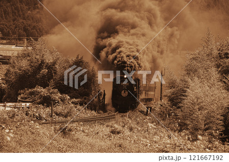 徳佐駅から津和野駅に向かうSLやまぐち号 鶏卵紙風1 山口県山口市 徳佐駅から津和野駅に向かうSLやまぐち号 鶏卵紙風1 山口県山口市 121667192