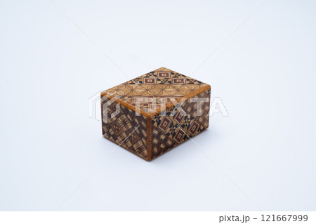 寄木細工の古い箱 121667999