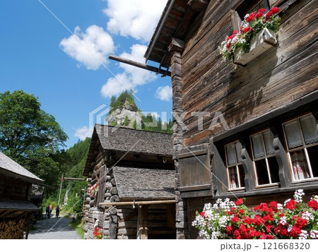 ザンクト・マルティン St. Martin の町並み（スイス、ザンクトガレン州） 121668320