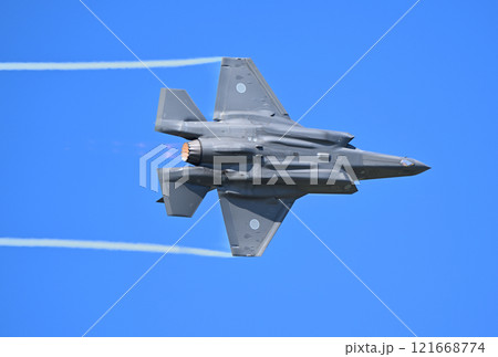 航空自衛隊 F-35A ステルス戦闘機の機動飛行 航空自衛隊 F-35A ステルス戦闘機の機動飛行 121668774