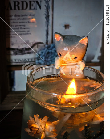 オシャレなキャンドルと猫1 121669118