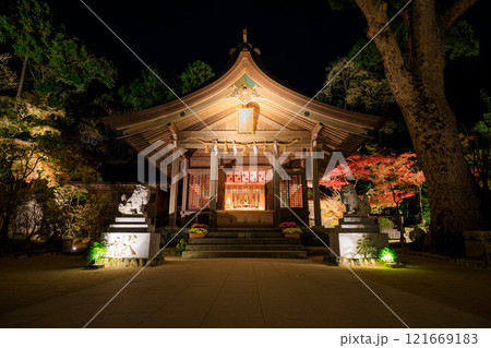 ライトアップされた秋の宝満宮 竈門神社 福岡県太宰府市 ライトアップされた秋の宝満宮 竈門神社 福岡県太宰府市 121669183