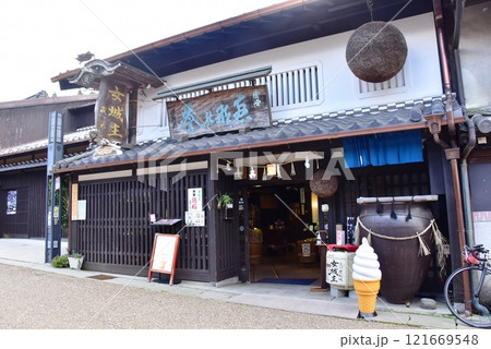 岐阜県恵那市　岩村城下町ふくろう商店街の岩村醸造 121669548