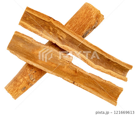 cinnamon sticks isolated 121669613