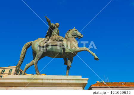 City of Naples. 20.10.2024. equestrian statue of Carlos III 121669636