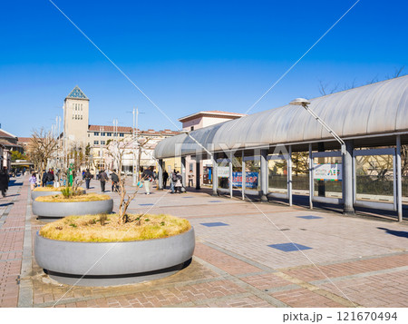 多摩ニュータウン　南大沢駅と東京都立大学 121670494