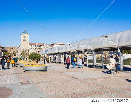 多摩ニュータウン　南大沢駅と東京都立大学 121670497