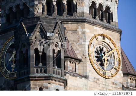 facades of an ancient dilapidated church in the center of Berlin 121672971
