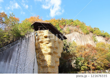 大阪府民の森 ほしだ園地〈クライミングウォール〉(国定公園)/ 大阪府交野市星田 大阪府民の森 ほしだ園地〈クライミングウォール〉(国定公園)/ 大阪府交野市星田 121676335