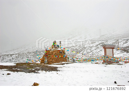 中国 雲南省 徳欽 白茫雪山峠 オボー 中国 雲南省 徳欽 白茫雪山峠 オボー 121676892