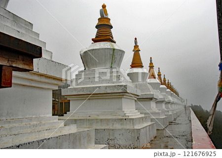 中国 雲南省 徳欽 飛来寺の仏塔 中国 雲南省 徳欽 飛来寺の仏塔 121676925