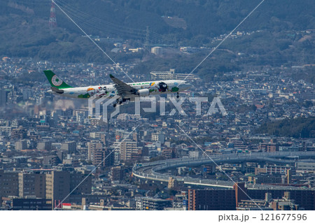 都会に飛行機 都会に飛行機 121677596