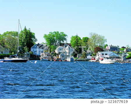 アメリカ合衆国 ニューハンプシャー ポーツマス ニューキャッスル島の家並み アメリカ合衆国 ニューハンプシャー ポーツマス ニューキャッスル島の家並み 121677619