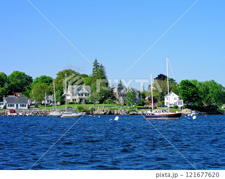 アメリカ合衆国 ニューハンプシャー ポーツマス ニューキャッスル島の家並み アメリカ合衆国 ニューハンプシャー ポーツマス ニューキャッスル島の家並み 121677620