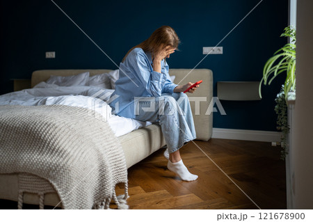 Sad unhappy young woman holding smartphone getting bad news 121678900