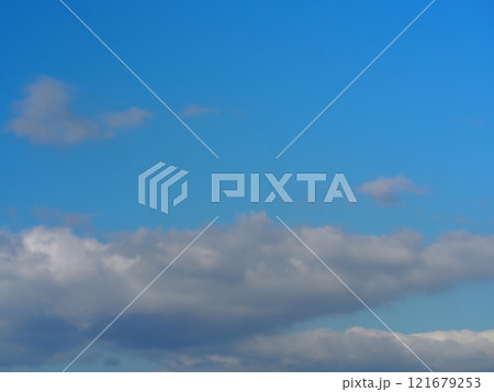 雲の多い青空 雲の多い青空 121679253