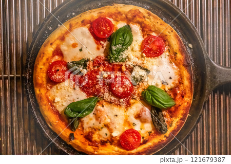 ミックスピザ Italian delicious food mixture pizza ミックスピザ Italian delicious food mixture pizza 121679387