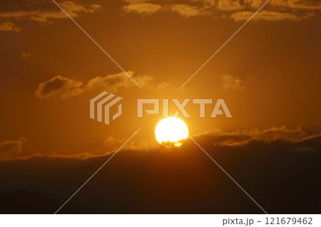 木浜内湖から見た三上山と日の出 121679462