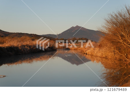 逆さ筑波山と白鷺 逆さ筑波山と白鷺 121679489