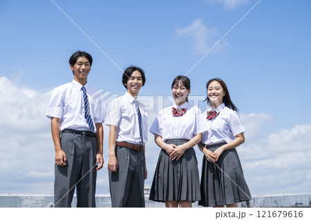 中学生 高校生 男女 集合写真 カメラ目線 笑顔 中学生 高校生 男女 集合写真 カメラ目線 笑顔 121679616