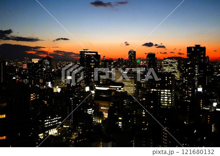 黄昏大阪、夕焼けの大阪、マジックアワー大阪、大阪中央区、オオサカ、大阪湾に沈む夕日 黄昏大阪、夕焼けの大阪、マジックアワー大阪、大阪中央区、オオサカ、大阪湾に沈む夕日 121680132