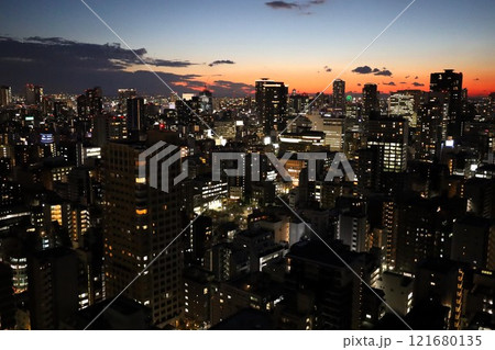 黄昏大阪、夕焼けの大阪、マジックアワー大阪、大阪中央区、オオサカ、大阪湾に沈む夕日 黄昏大阪、夕焼けの大阪、マジックアワー大阪、大阪中央区、オオサカ、大阪湾に沈む夕日 121680135